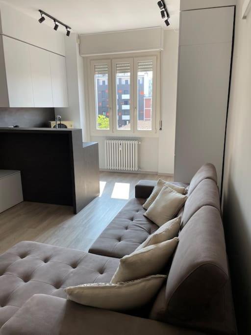 Suite De Rolandis Cin Itoo5Oo5C22Cdbezny آستي المظهر الخارجي الصورة